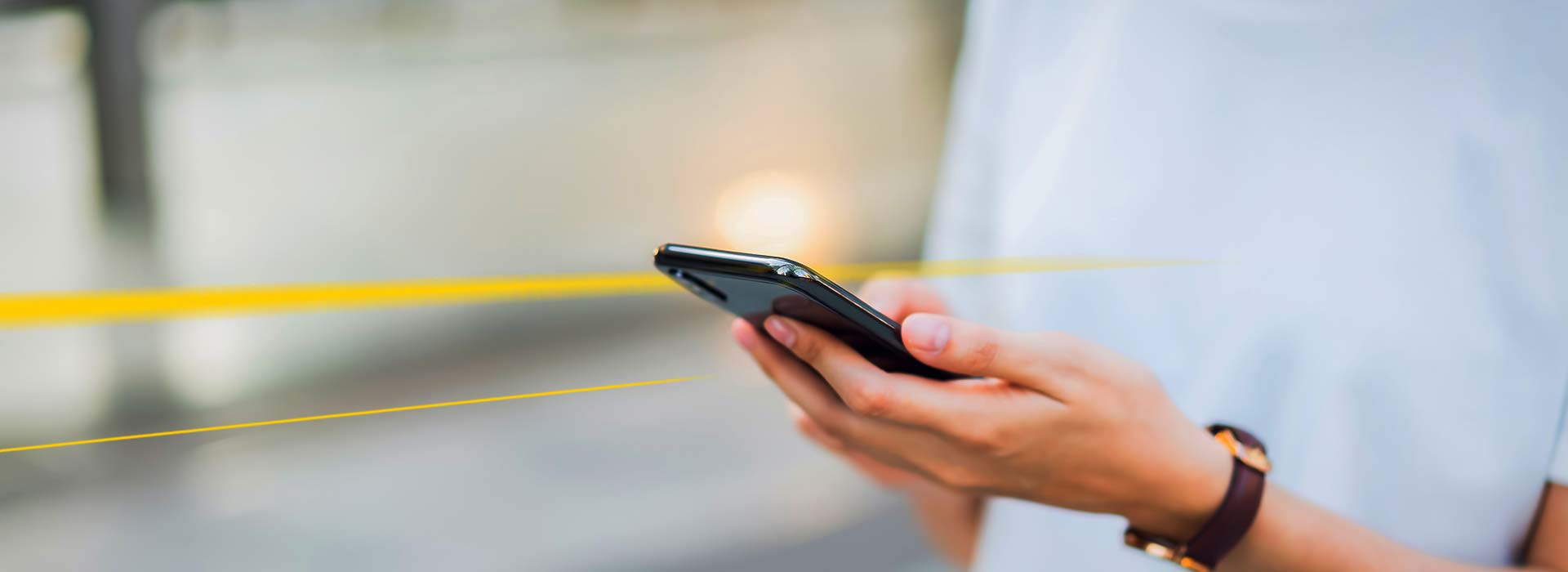 Person with a smartphone | LGI